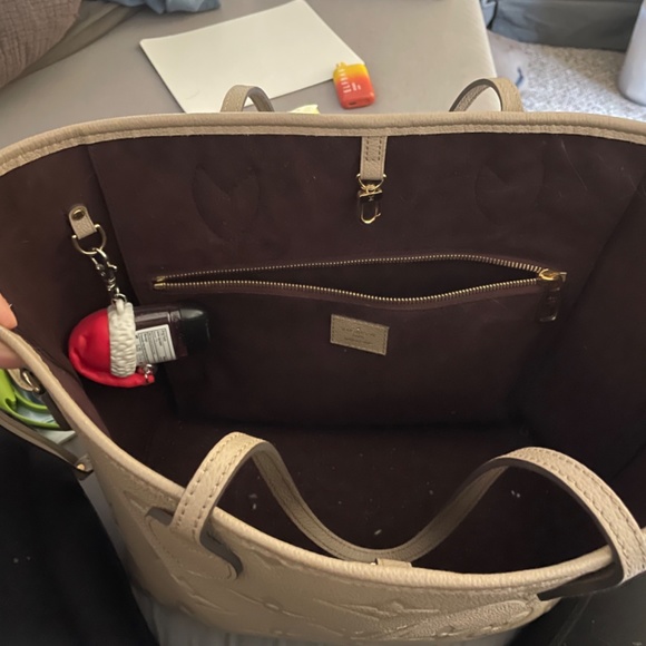 Louis Vuitton Handbag - Picture 3 of 5